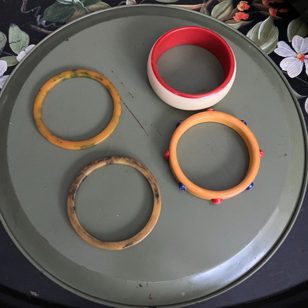Lot of vintage Bakelite bracelets
